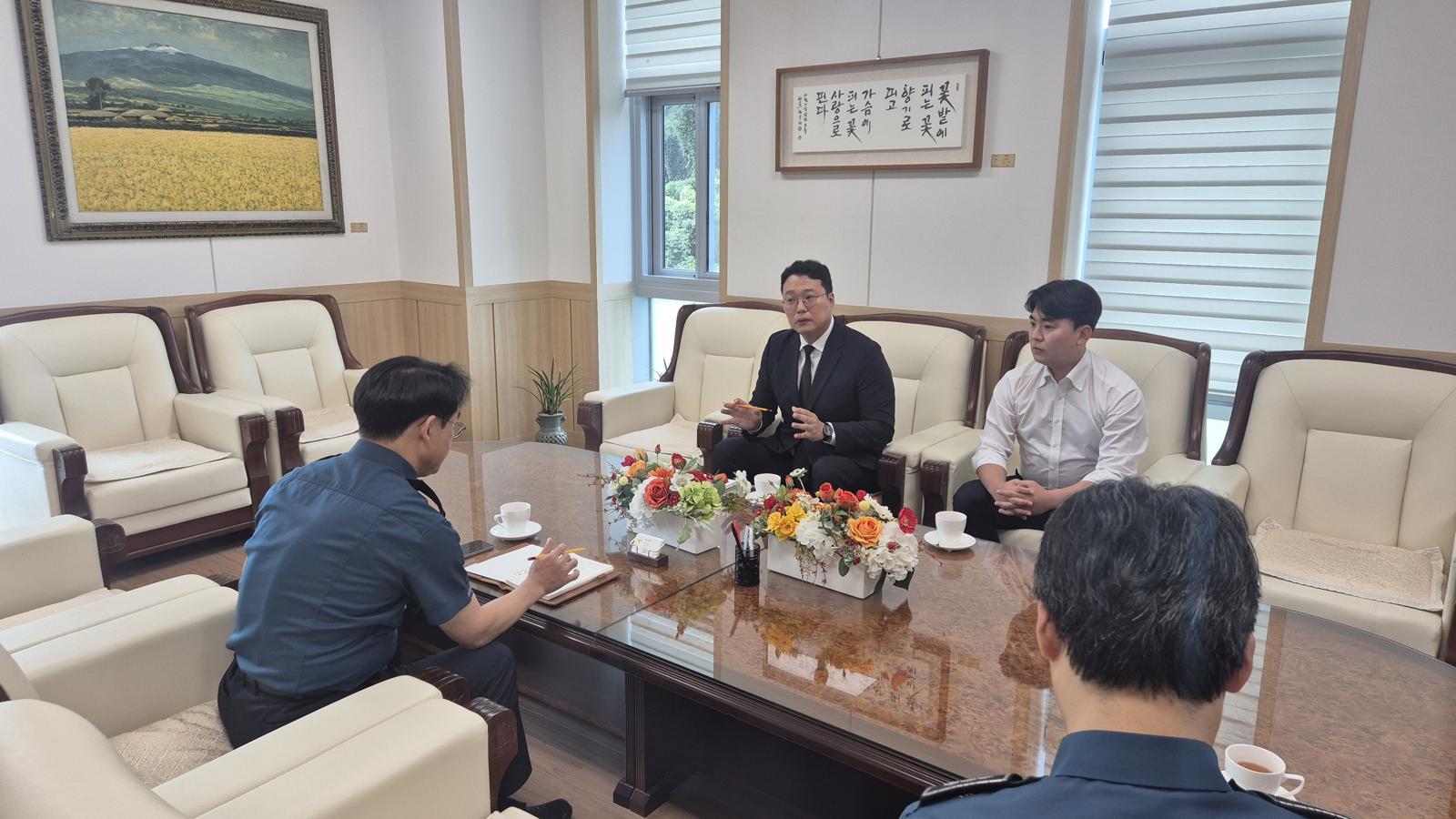 Park's party leader criticizes police for mishandling missing person case