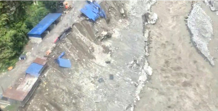 “시신 있을까봐 허리까지 찬 진흙 못퍼내…곳곳 시신 썩는 냄새 진동”
