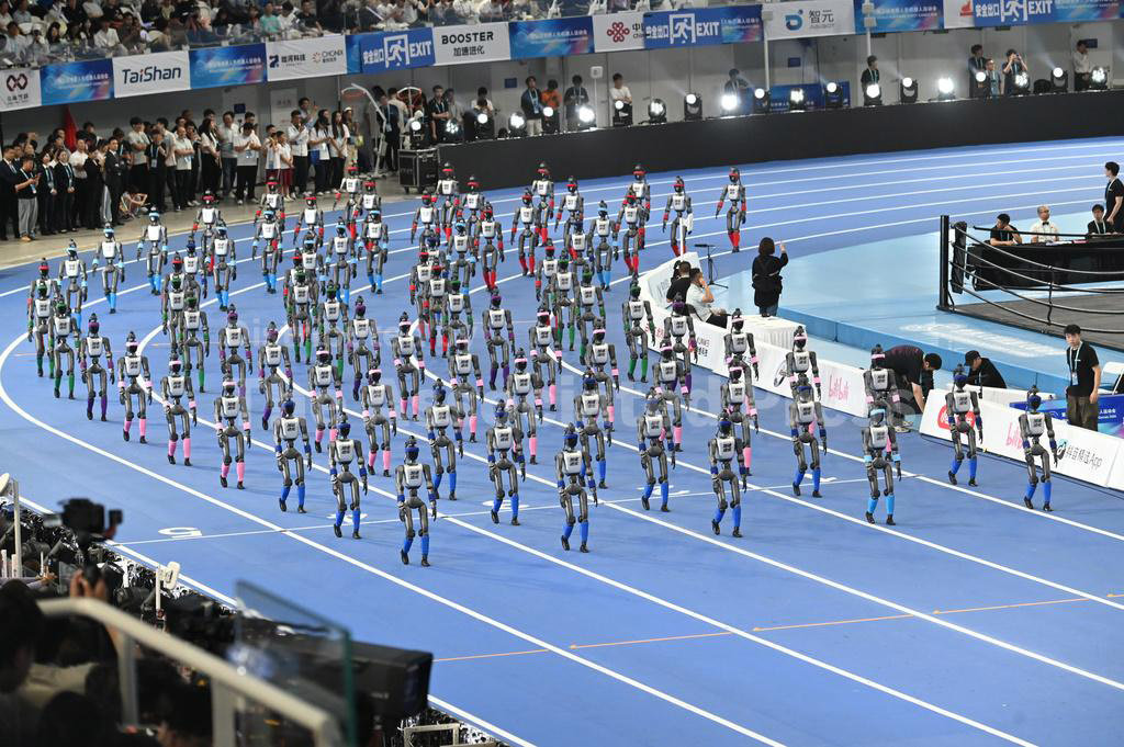 “볼트보다 빨라도 과자 봉지는 못 집어”… 中 휴머노이드로봇의 두 얼굴