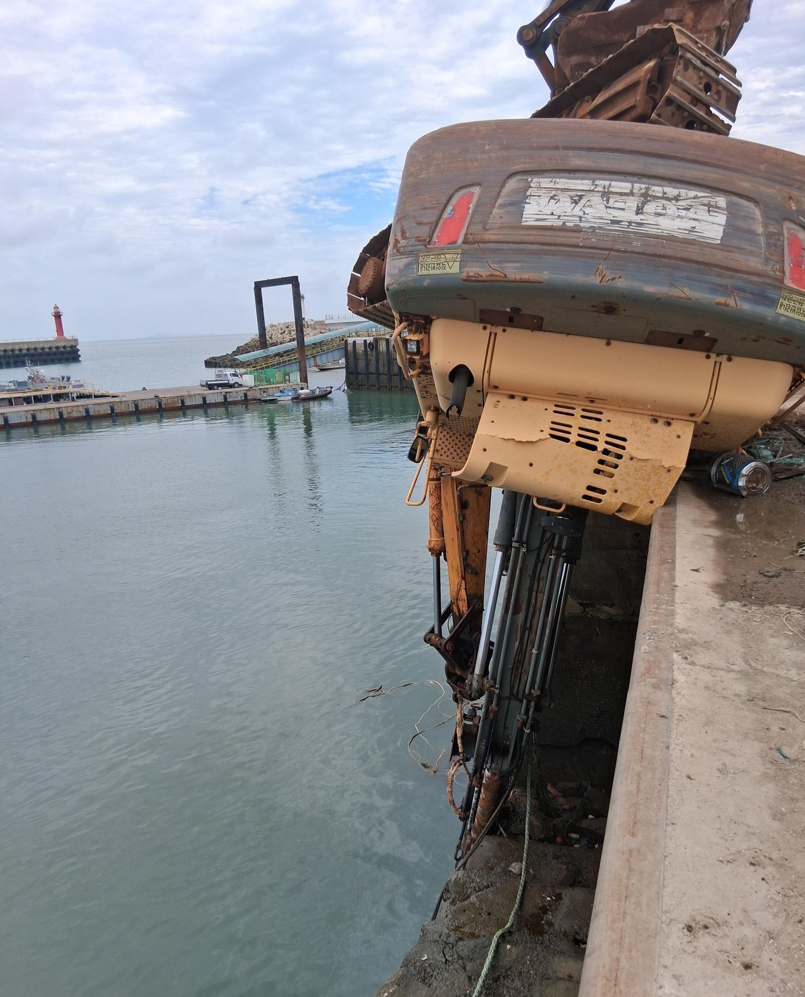 60-year-old excavator operator dies after machine overturns on Yeonpyeong Island