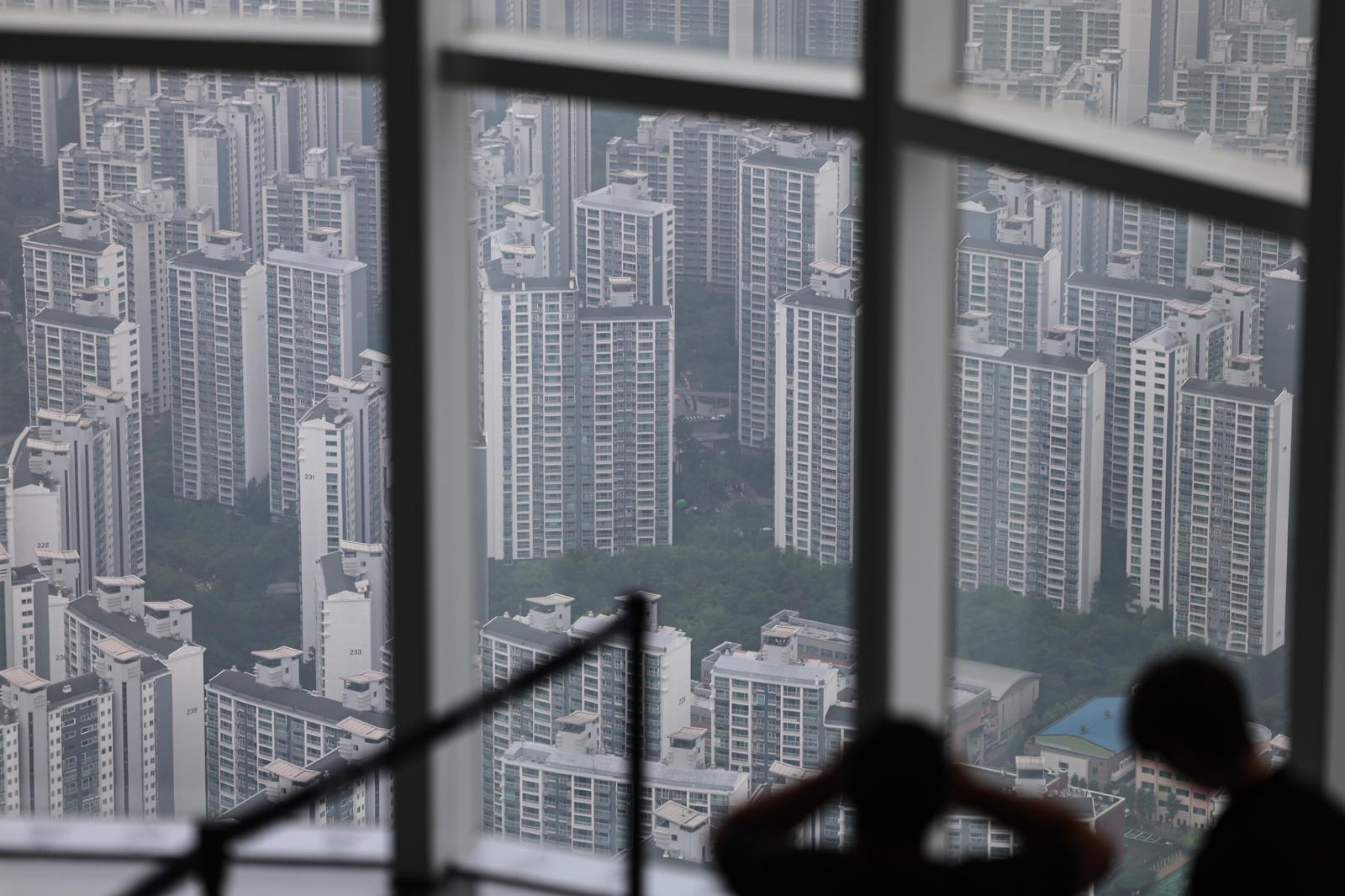 Seoul Apartment Completions Nearly Halve as Earlier Supply Slump Takes Effect