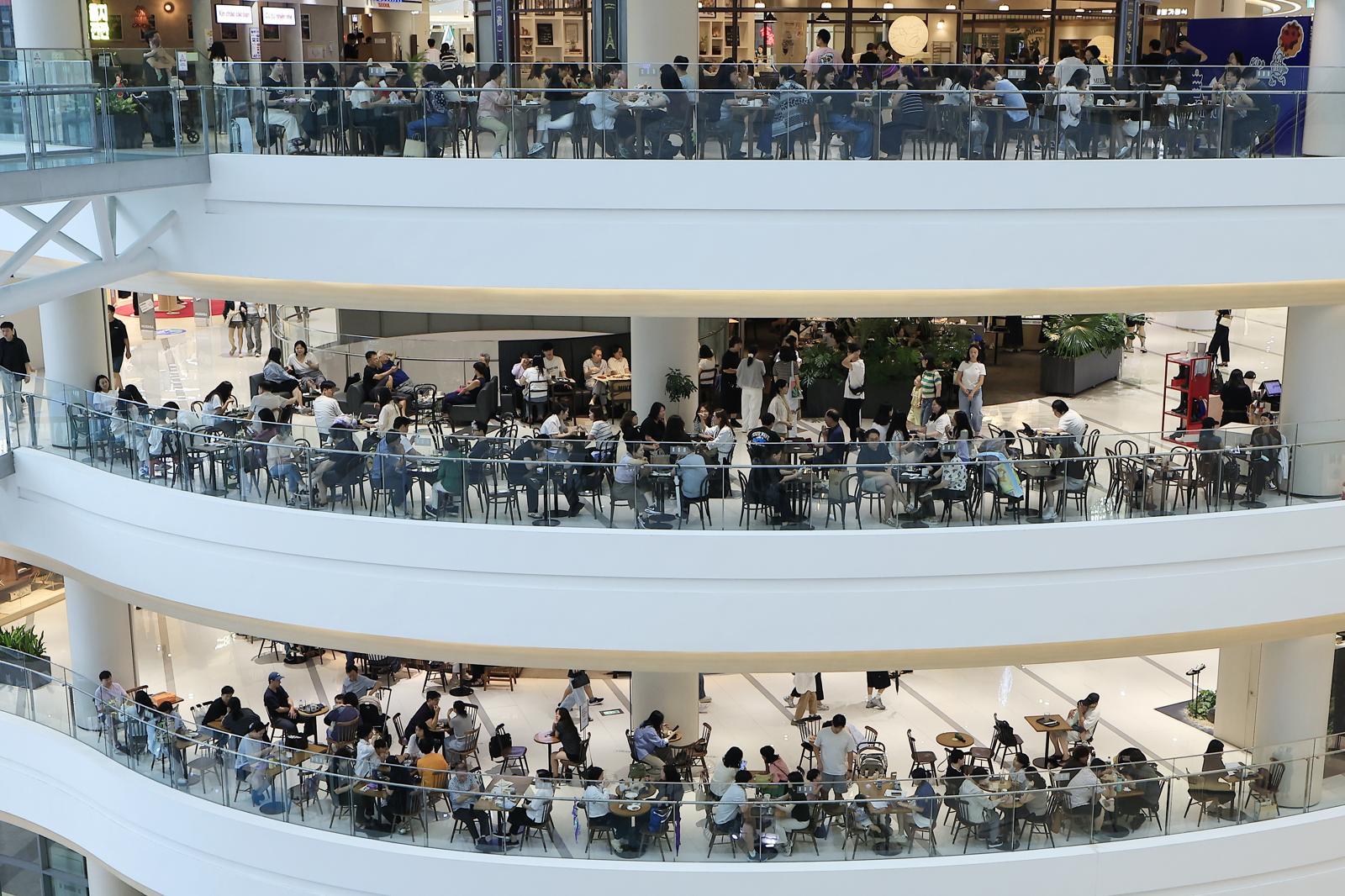 “성과급 영향 삼전닉스 공장 주변 소비 증가…내년 GDP 0.09%p 견인”