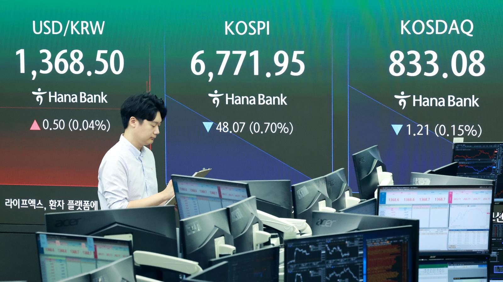 원·달러 환율 장중 1360원대…13개월 만에 최저치 거래