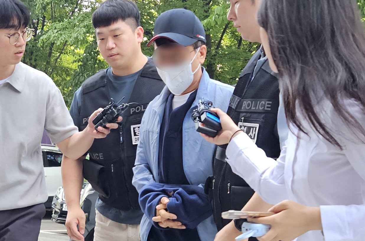 ‘LG 마곡센터 흉기난동’ 피해 팀장 “목 찌르려…살해 의도 있었다”