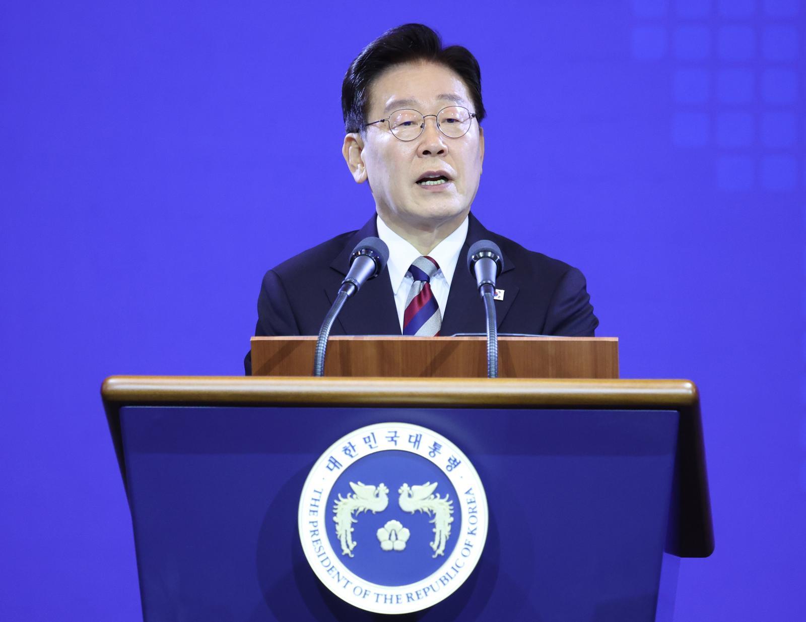 백악관 “김정은과 조건 없이 대화”…李 “우리가 여건 만들어야”
