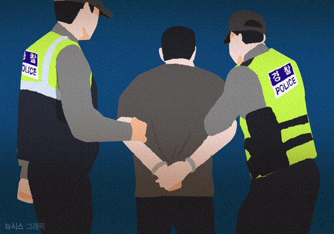 ‘구속기로’ 아내 살해 공무원…“딸 있었다” 질문공세 입꾹