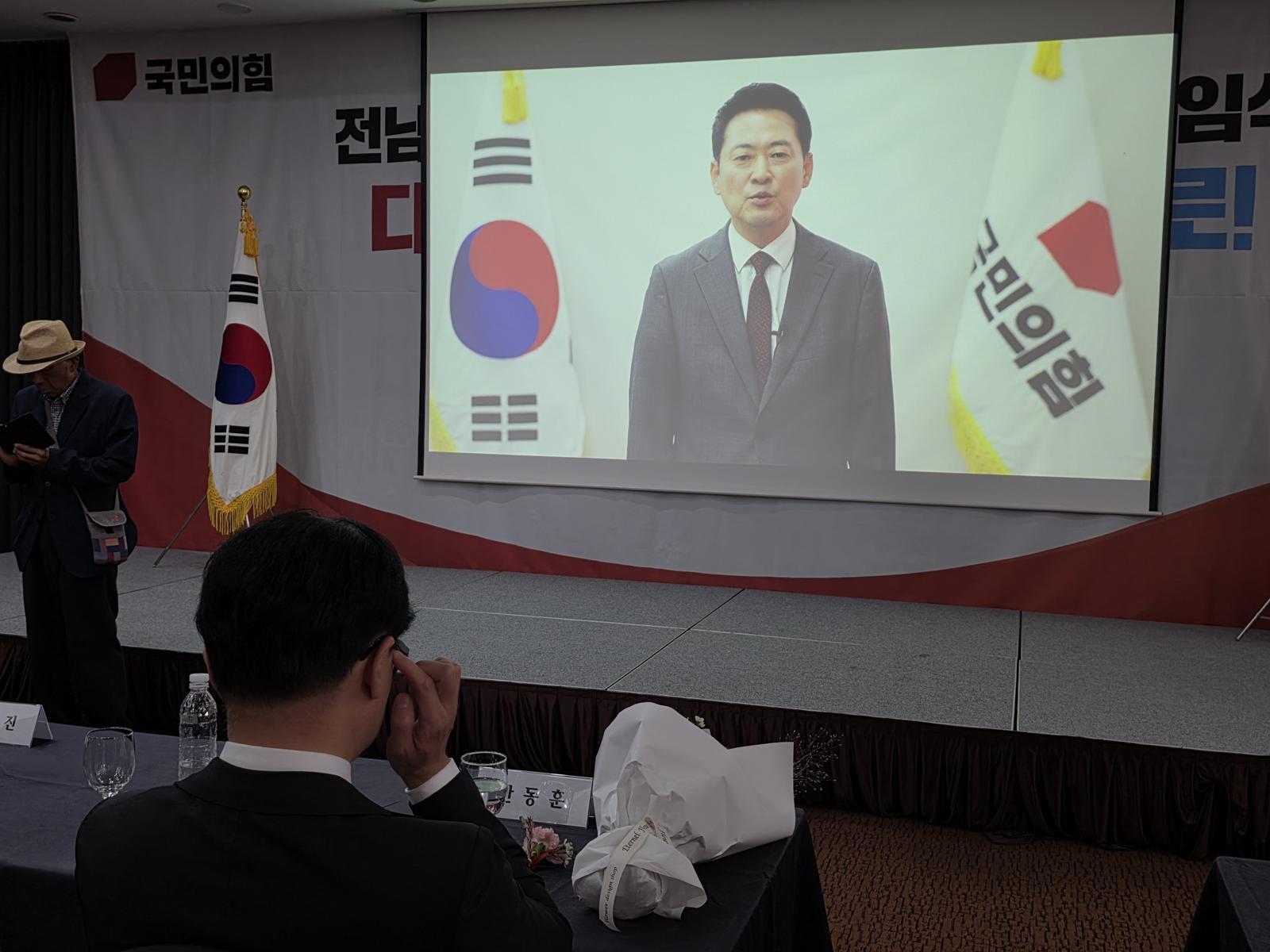 장동혁-한동훈, 더 깊어진 ‘감정골’…“복당 없다” “與 전략자산”