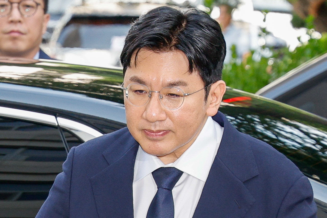 경찰 “방시혁, 상장팀 가동 주주에 숨겨 2631억 부당이득”