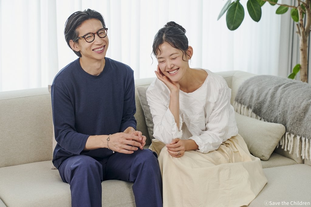 봉태규·하시시박 부부, 아동후원 캠페인 ‘세이브패밀리’ 첫 가족으로