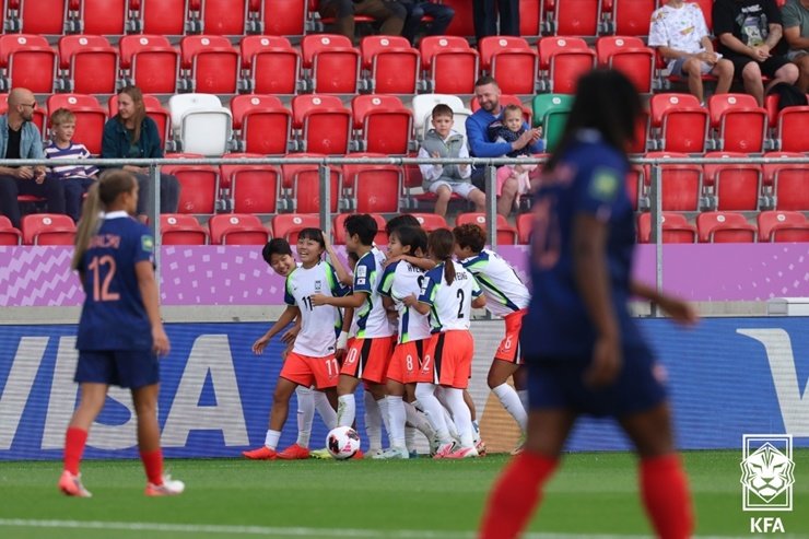박윤정호, U-20 여자월드컵 첫판서 강호 프랑스와 1-1 무승부