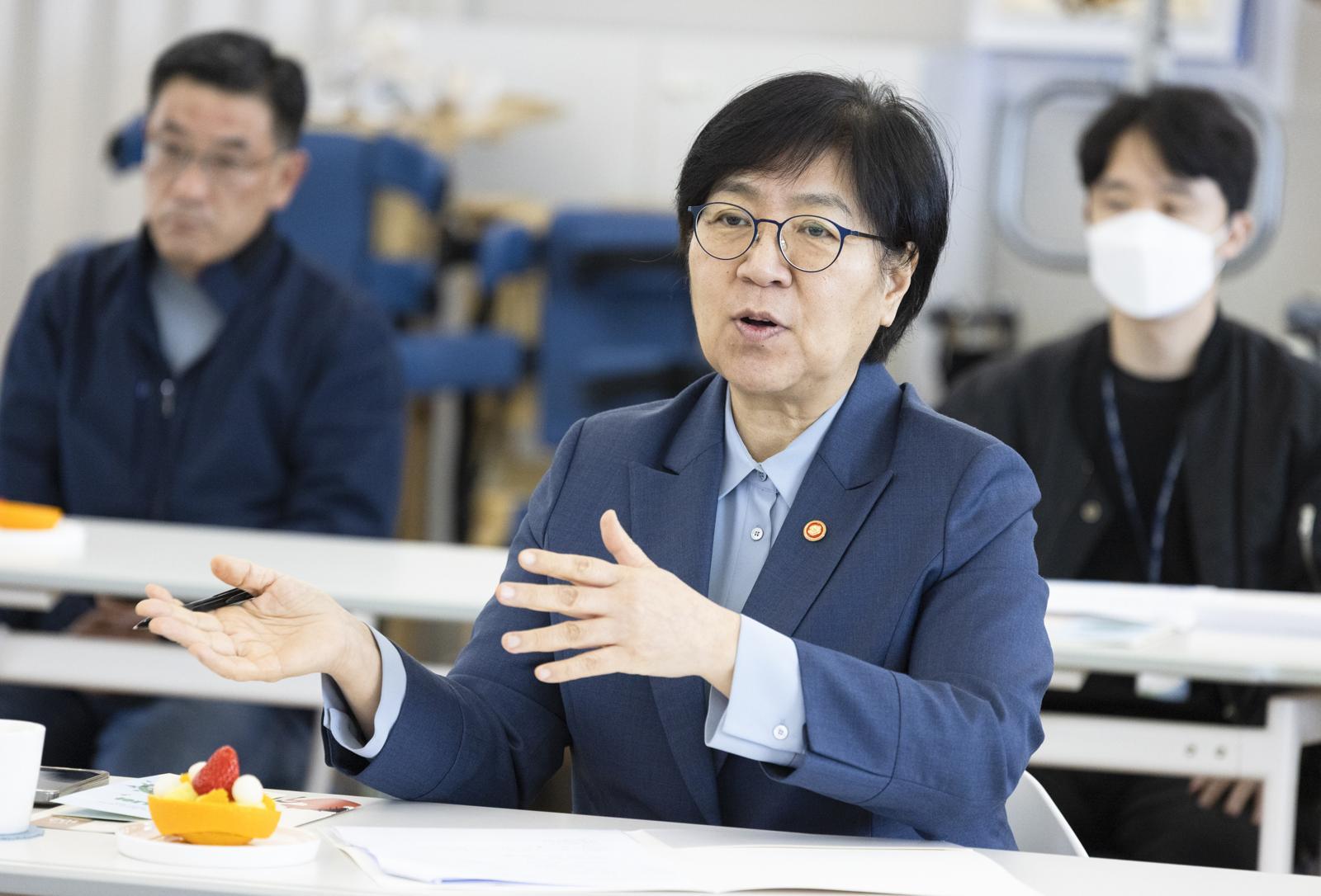 정은경 ‘피터팬 아빠’ 추모…“돌봄의 무게 가족만 짊어져선 안돼”