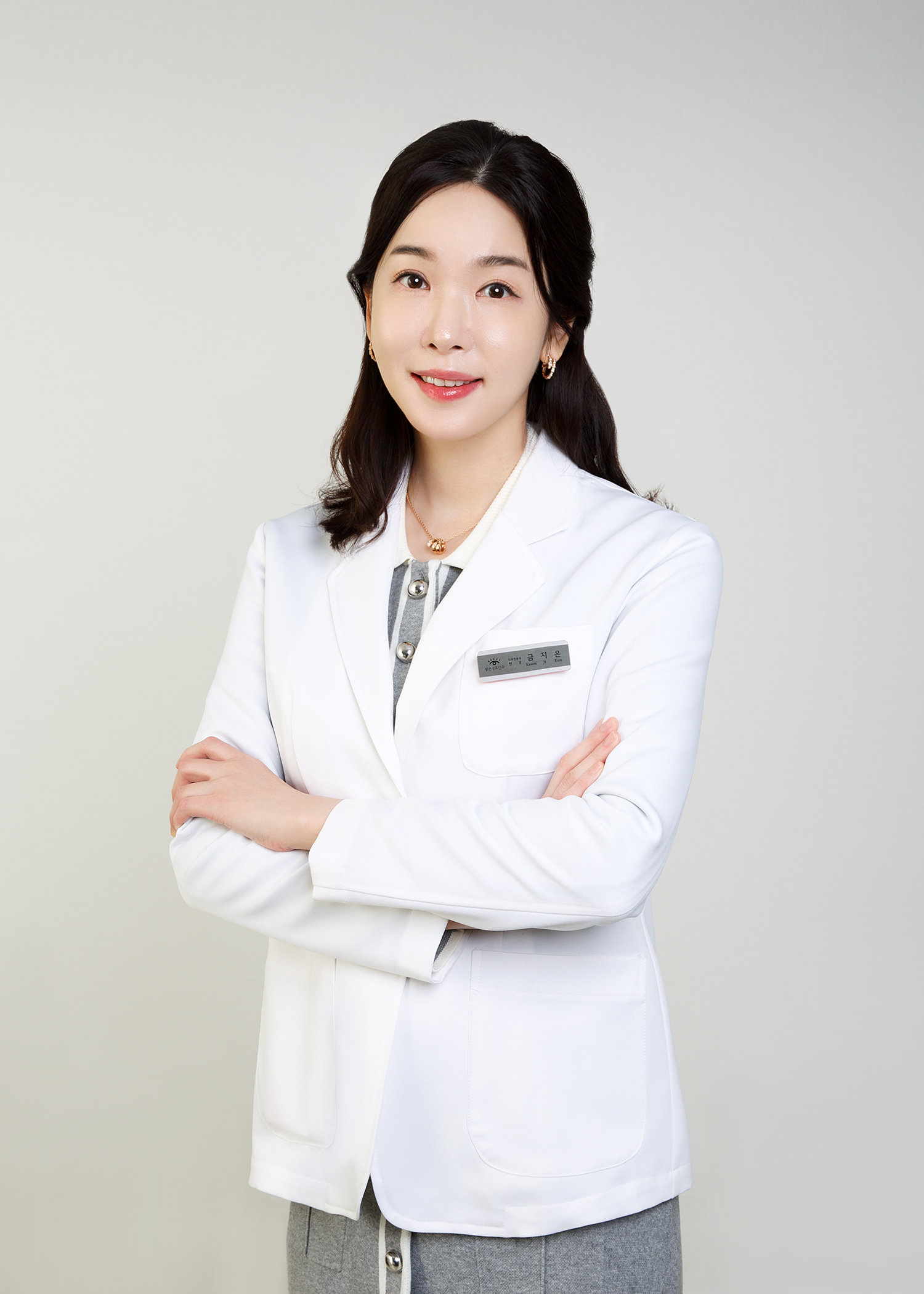 반나절 반짝 잘보이는 노안 안약, 무턱대고 쓰면 위험[기고/금지은]