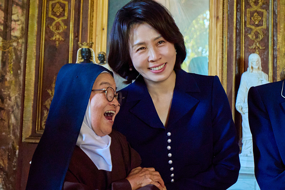김혜경 여사, 佛수도원 찾아 한국인 수녀들 만나