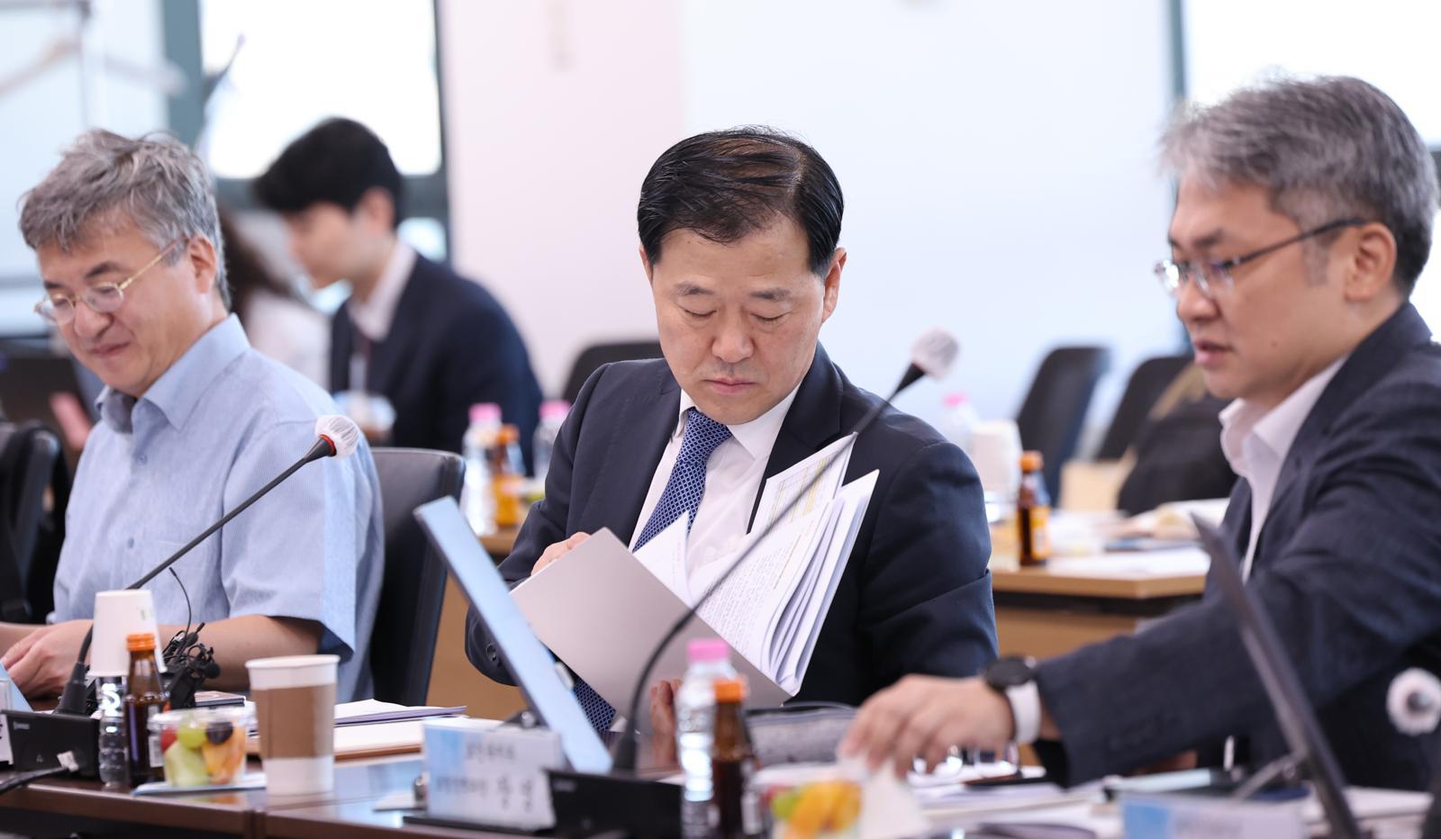 내년 건강보험료율 7.19% ‘동결’…“반도체 호황에 재정 안정적”