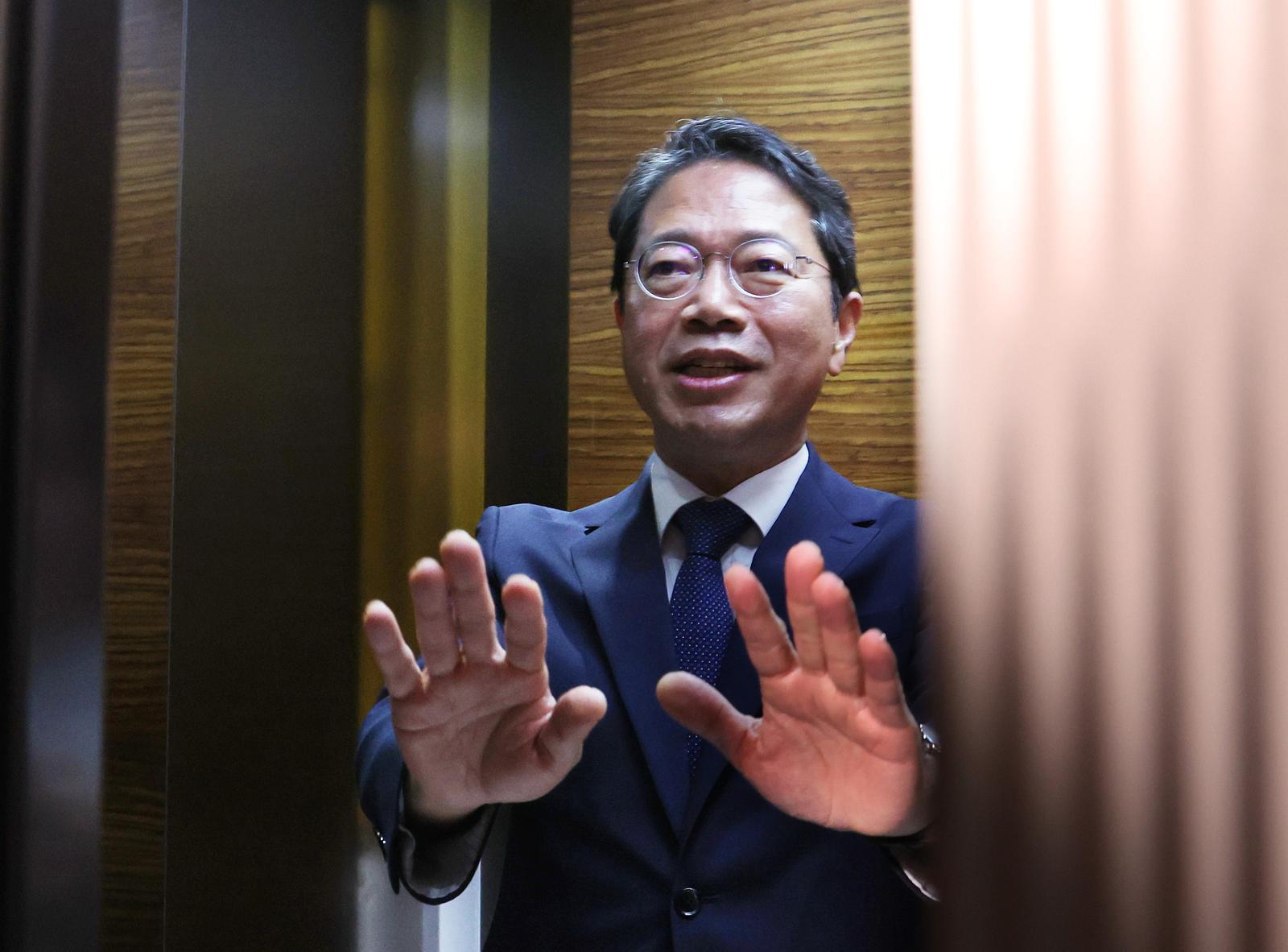 김승원 청탁의혹 기소의견 냈던 檢, 수뇌부 교체뒤 ‘기소유예’ 선회