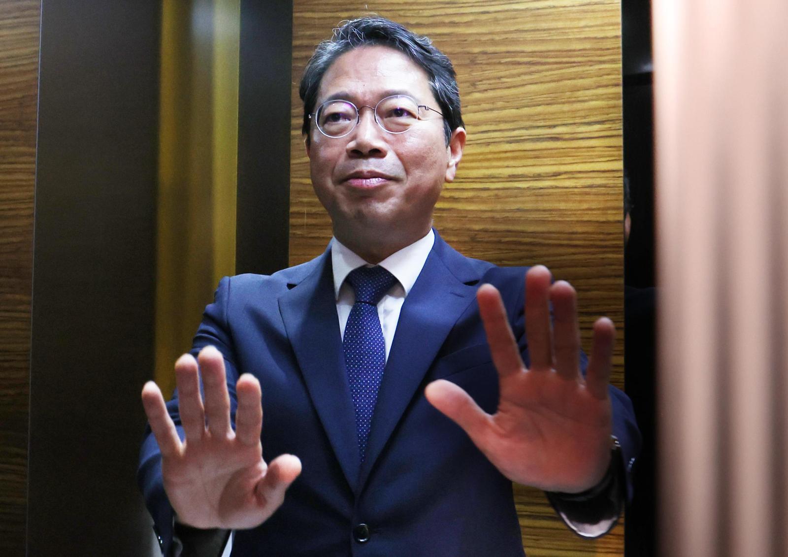 김승원 기소의견 냈던 檢, 총장 교체뒤 ‘기소유예 1안’으로 바꿔