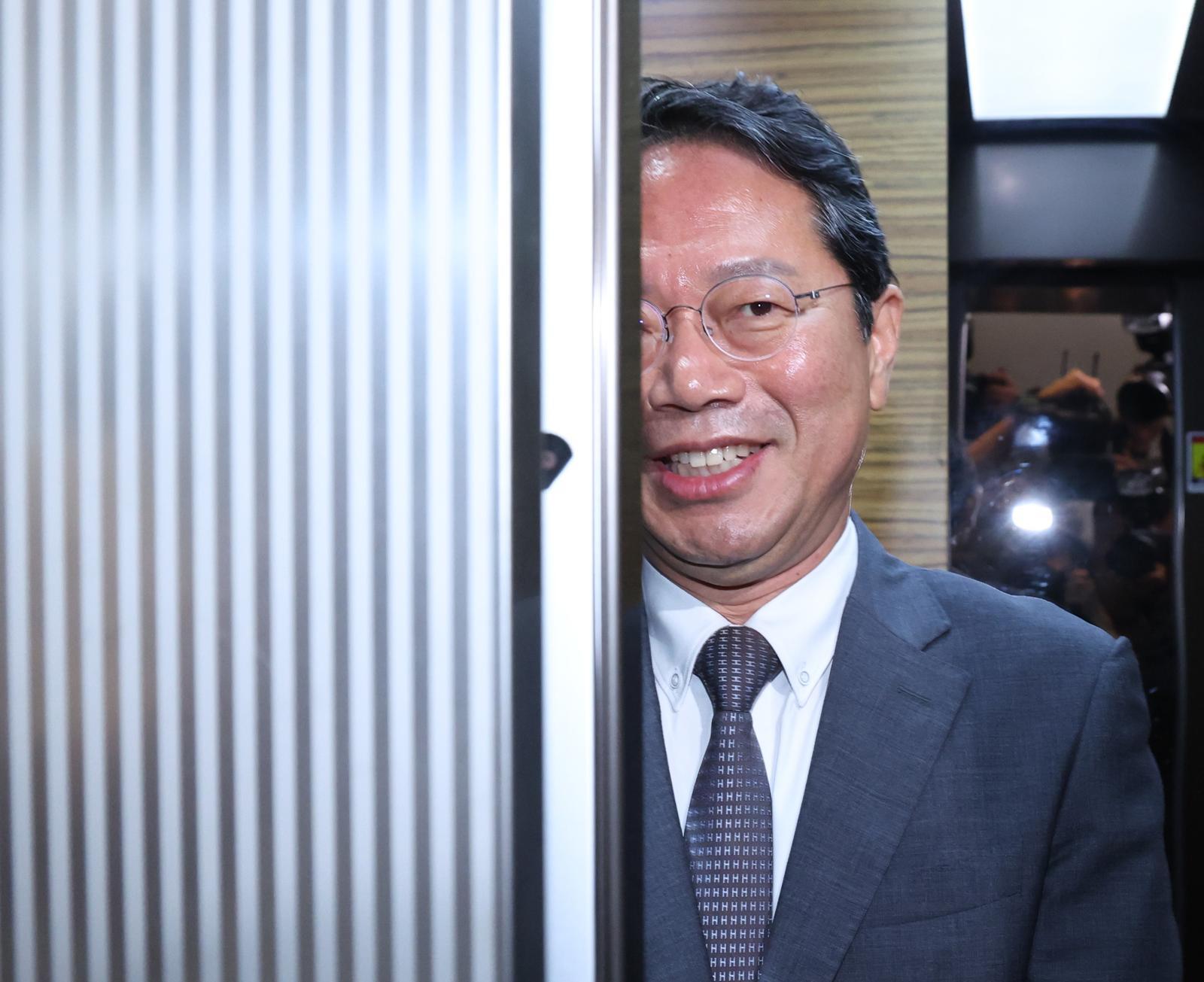 “식약처 승인받으면 수천억”…김승원-양씨 ‘청탁 녹취’ 파장