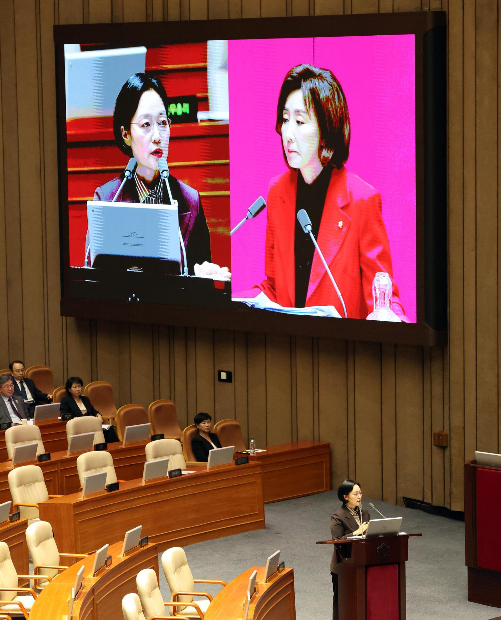 與 “녹취 폭로, 檢수사기록 불법 유출” 野 “민심과 먼 ‘명심’ 개각”