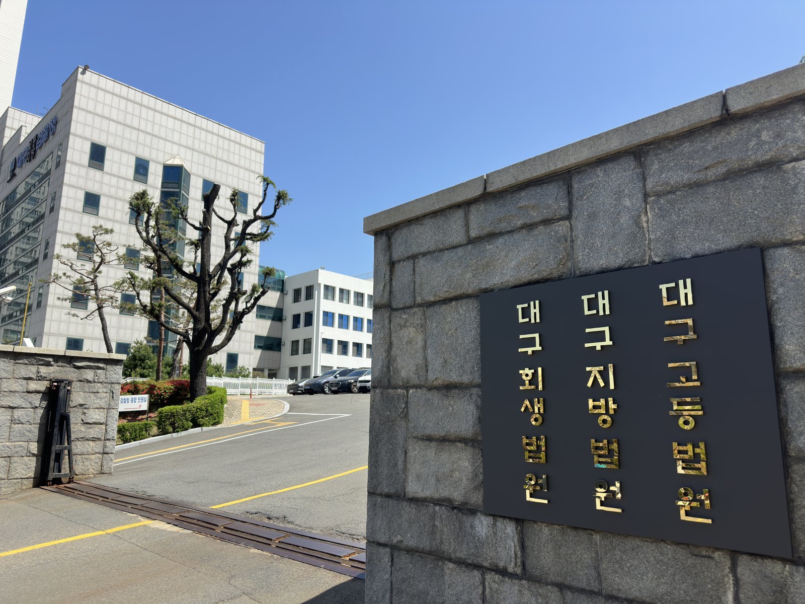 ‘블랙딜러’ 외국인에 사기도박…카지노임직원 2심도 집유