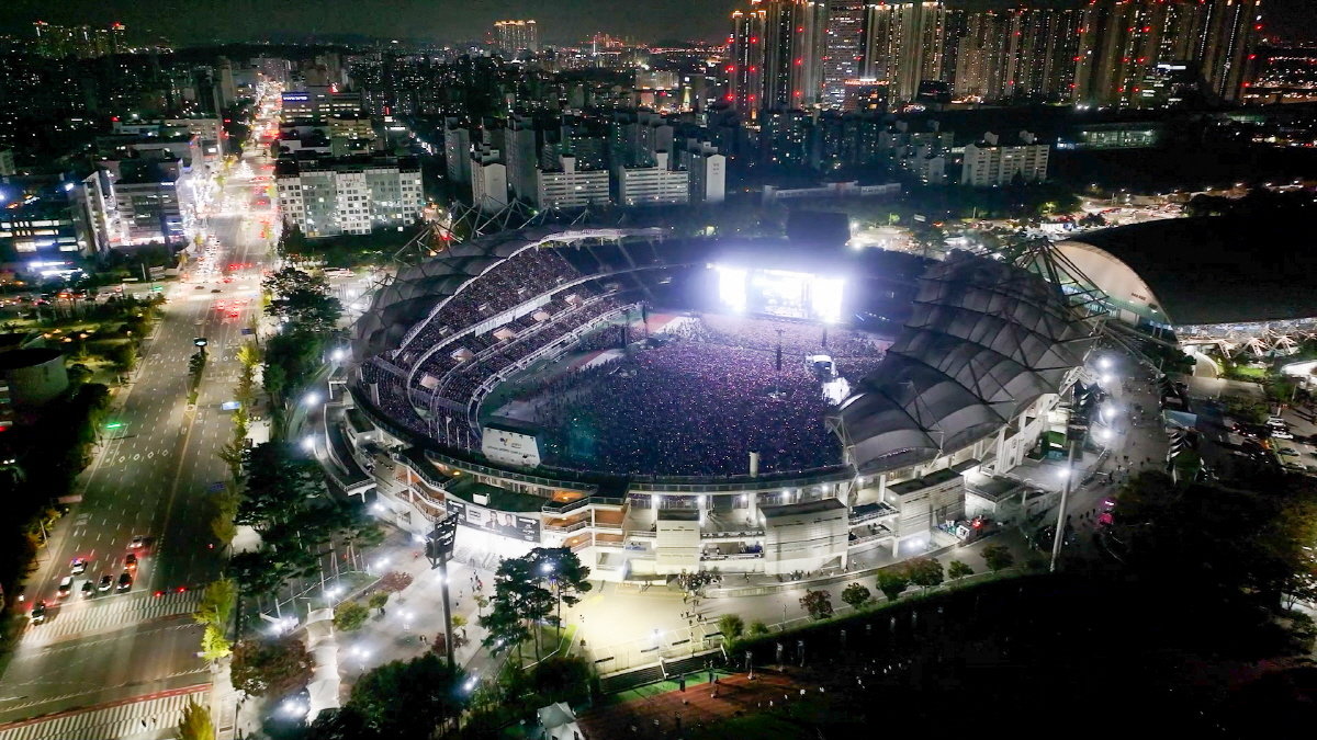 4만명 가득 채운 ‘BTS 공연장’…20년 만에 새 단장