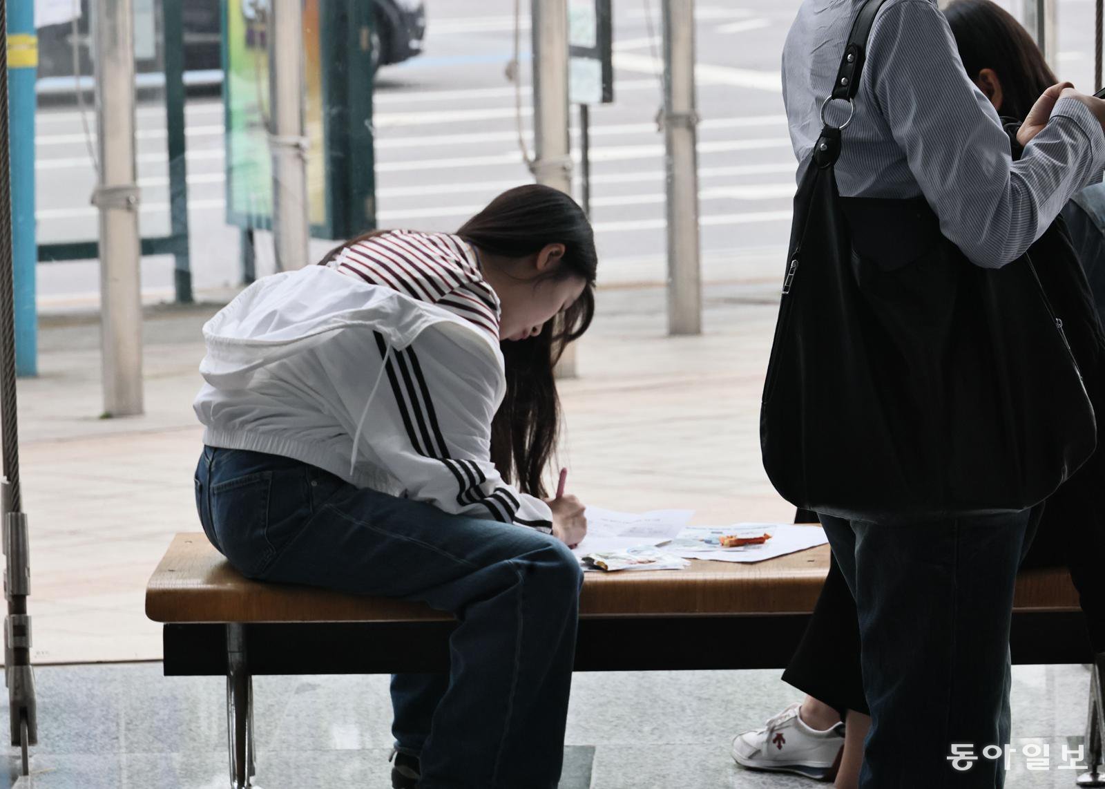 [사설]한번 쓰면 좀처럼 벗기 힘든 비정규직 굴레