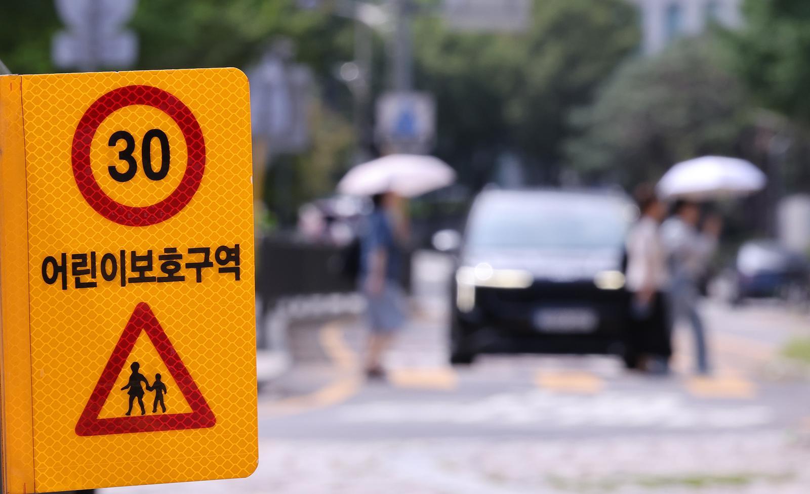 정당 홍보물 등 학교 주변 불법 현수막 단속
