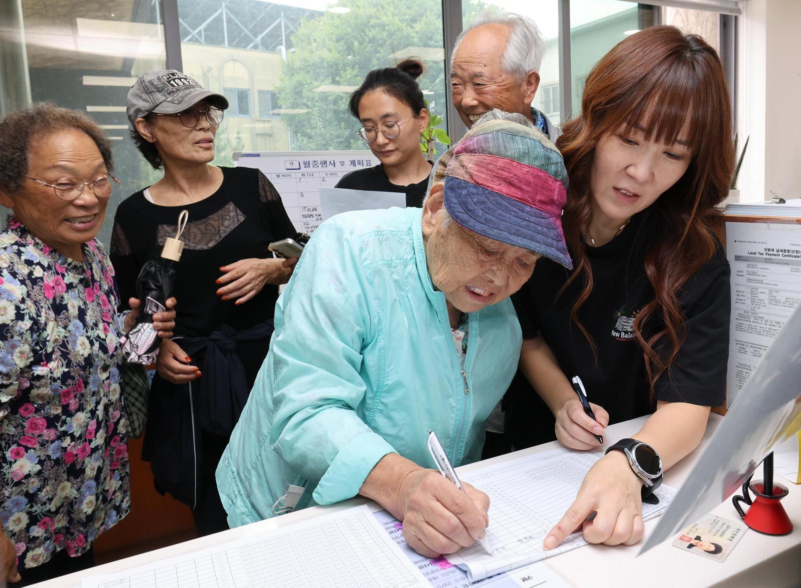 정부사업 탈락에도 먼저 준 무주… 결국 기본소득 따냈다