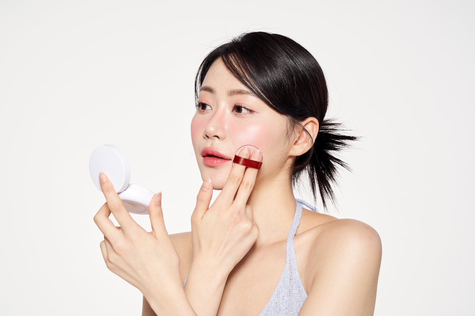 “내 옆자리만 아니면 괜찮아”…지하철·버스 화장을 보는 두 가지 시선