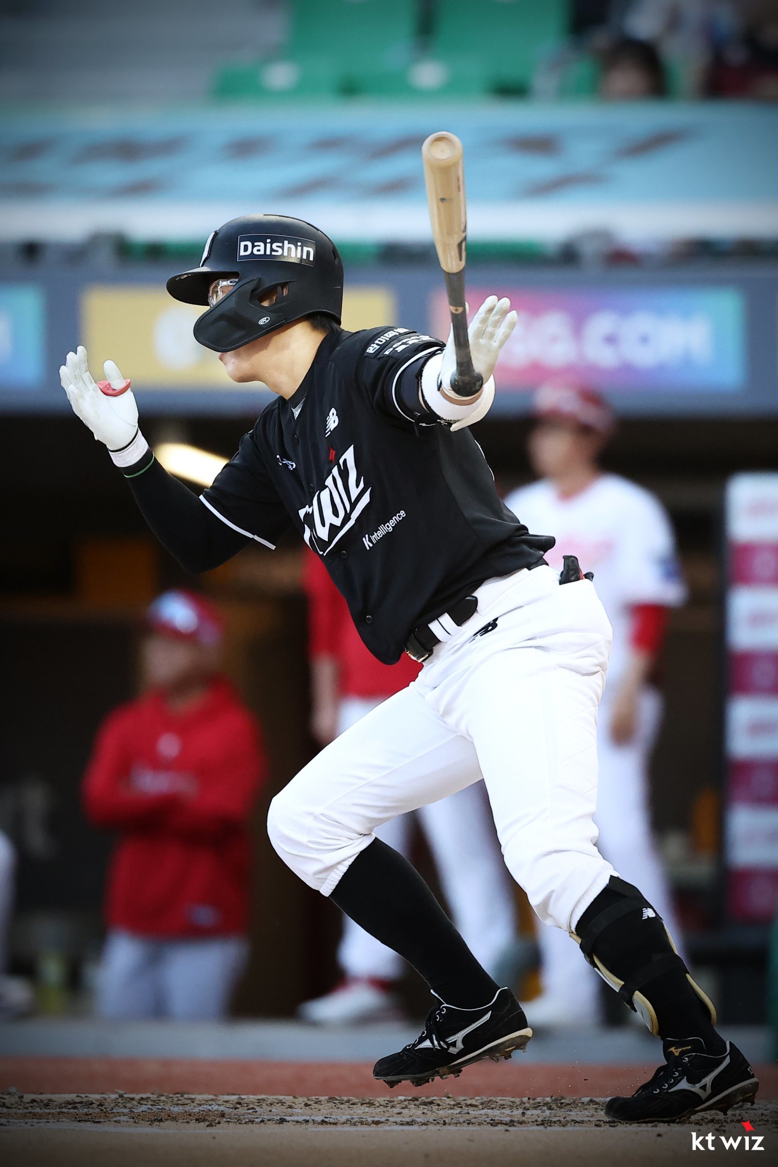 ‘홈런 4방 폭발’ 선두 KT, 한화 13-3으로 완파하고 7연승 질주