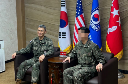“초임장교 강신철 장남 프사에 ‘4성장군 아빠’…특혜 없었나”