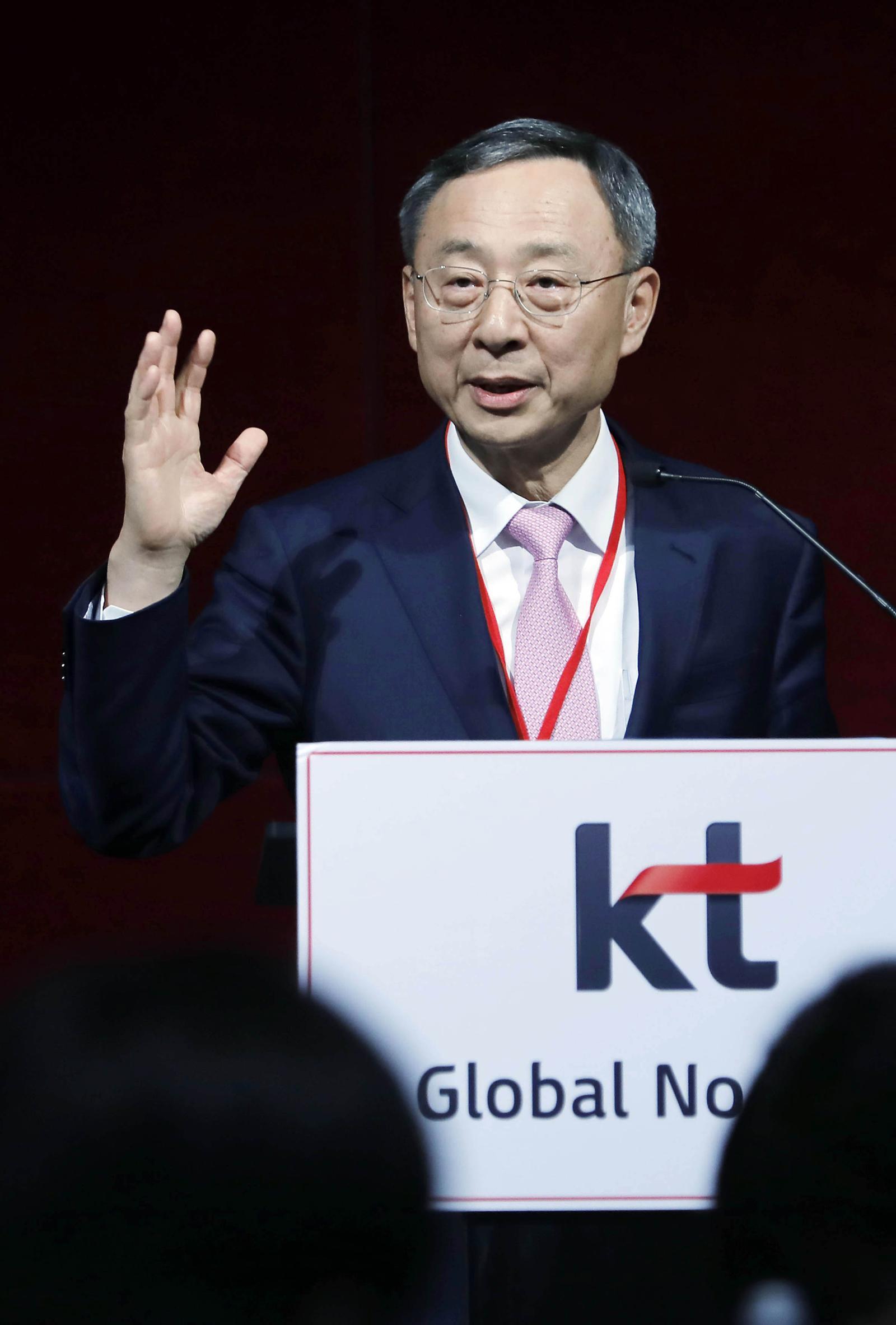 “KT 황창규-구현모 등 前경영진… ‘정치인 쪼개기 후원’ 배상 책임”