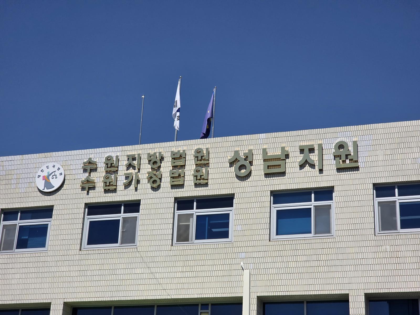 80대母 살해후 나체 활보 딸 징역12년…법원 “심신미약 인정”