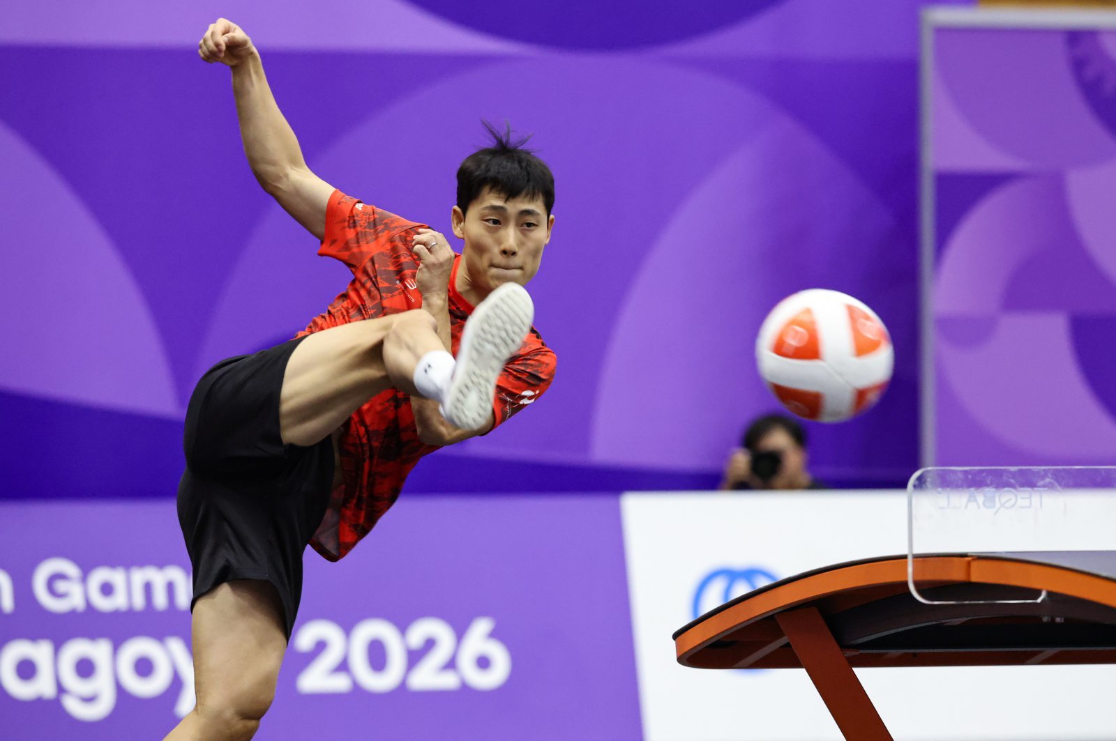 ‘축구야? 탁구야?’ 테크볼, 역사적인 첫선…화려한 기술의 향연