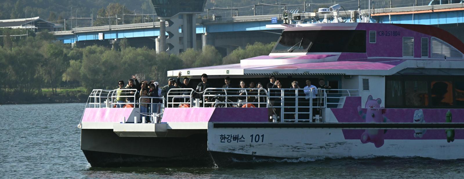 한강버스, 1년 만에 60만 명 넘게 탔다