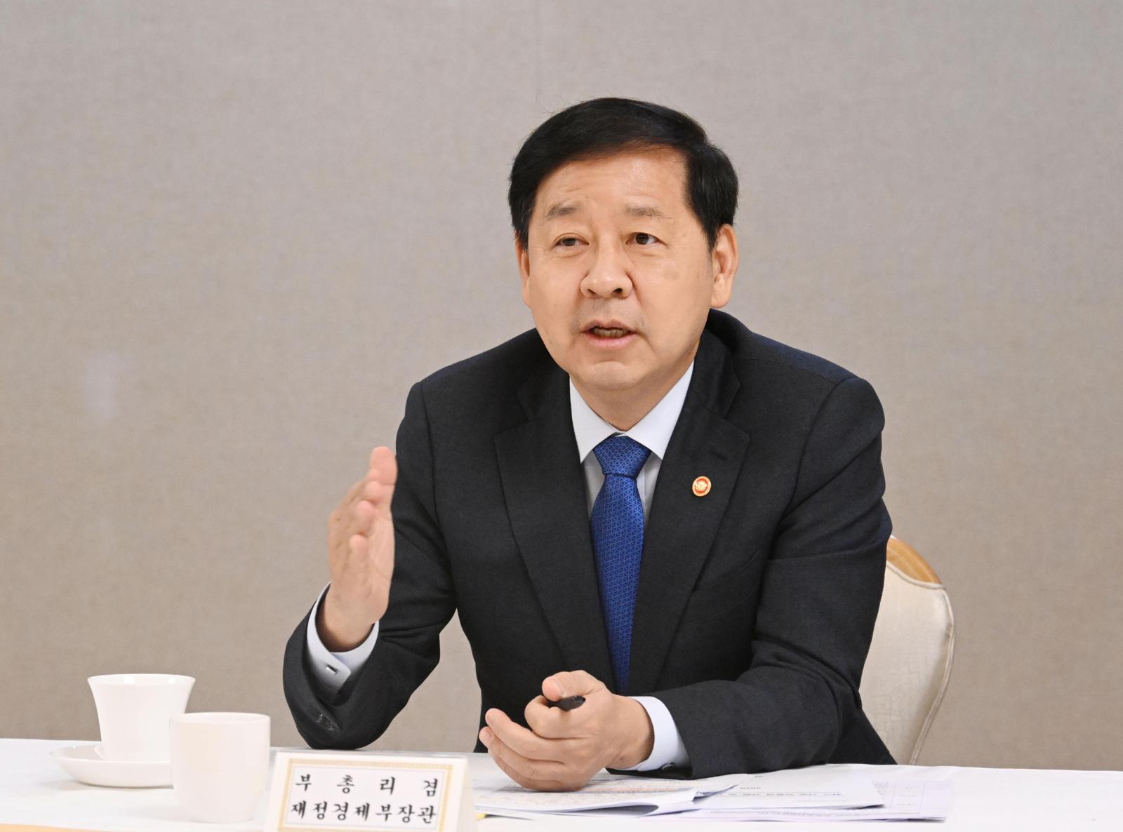 추석 연휴 고속도로 기름값 L당 100원 내린다