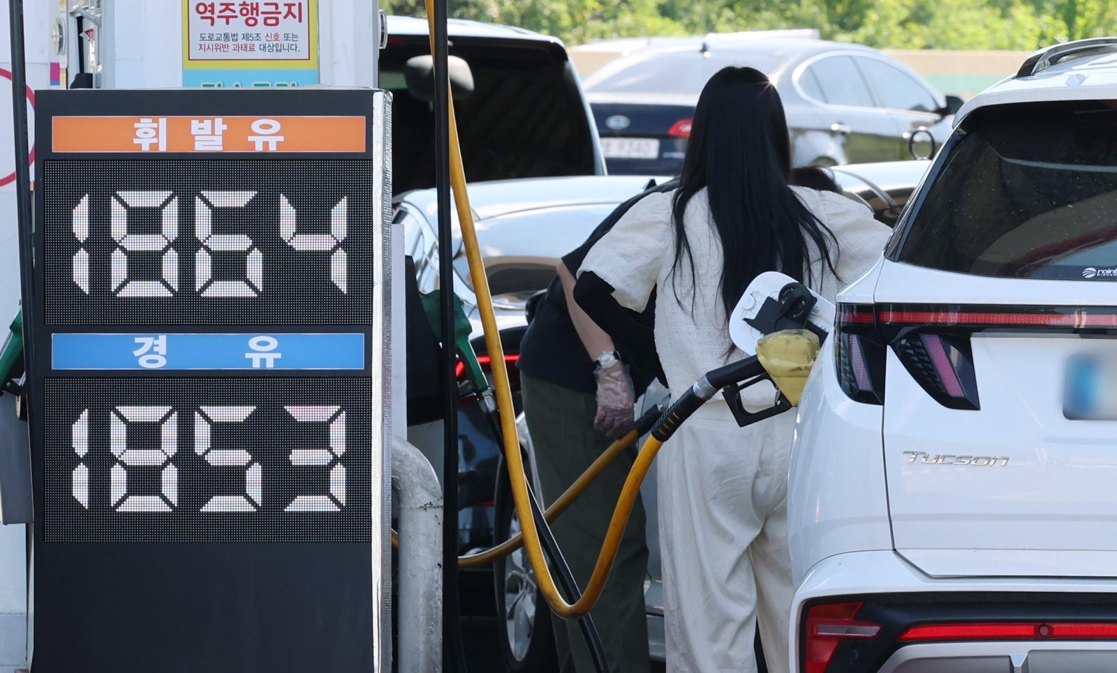 “고속道만 기름값 내리면, 일반 주유소는 문 닫으라는거냐”
