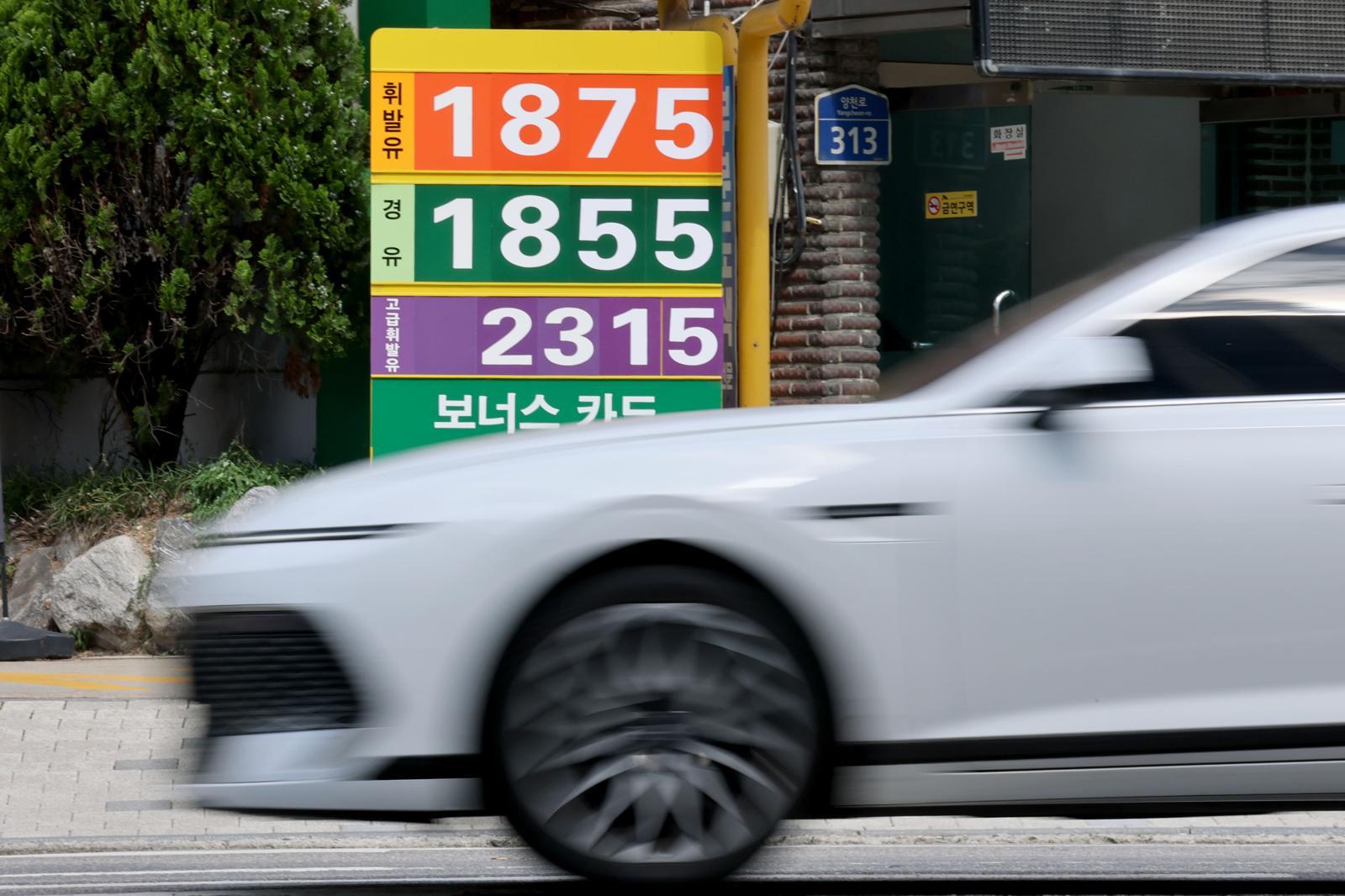 추석 연휴 고속도로 주유소 L당 100원 인하…석유 최고가격도 동결