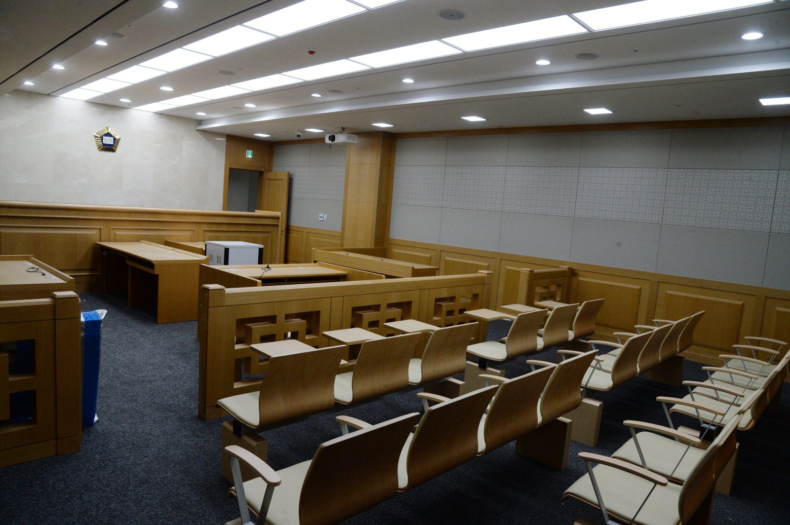 오토바이 몰다 신호위반 좌회전, 스쿠터 쾅…30대 금고형 집유