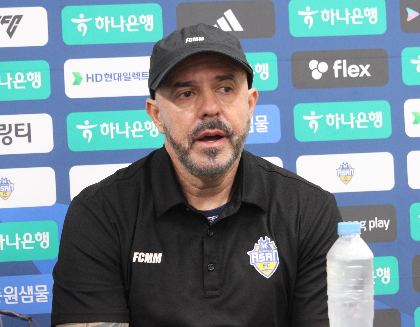 ‘지역라이벌’에 승리 충남아산 안드레 감독 “어려운 분위기 잘 극복해 이겼다”