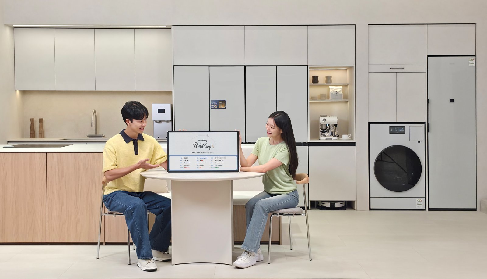 [Tech&]혼수 가전부터 신혼여행, 청첩장까지 한 번에!… 삼성전자가 제안하는 맞춤형 웨딩 솔루션