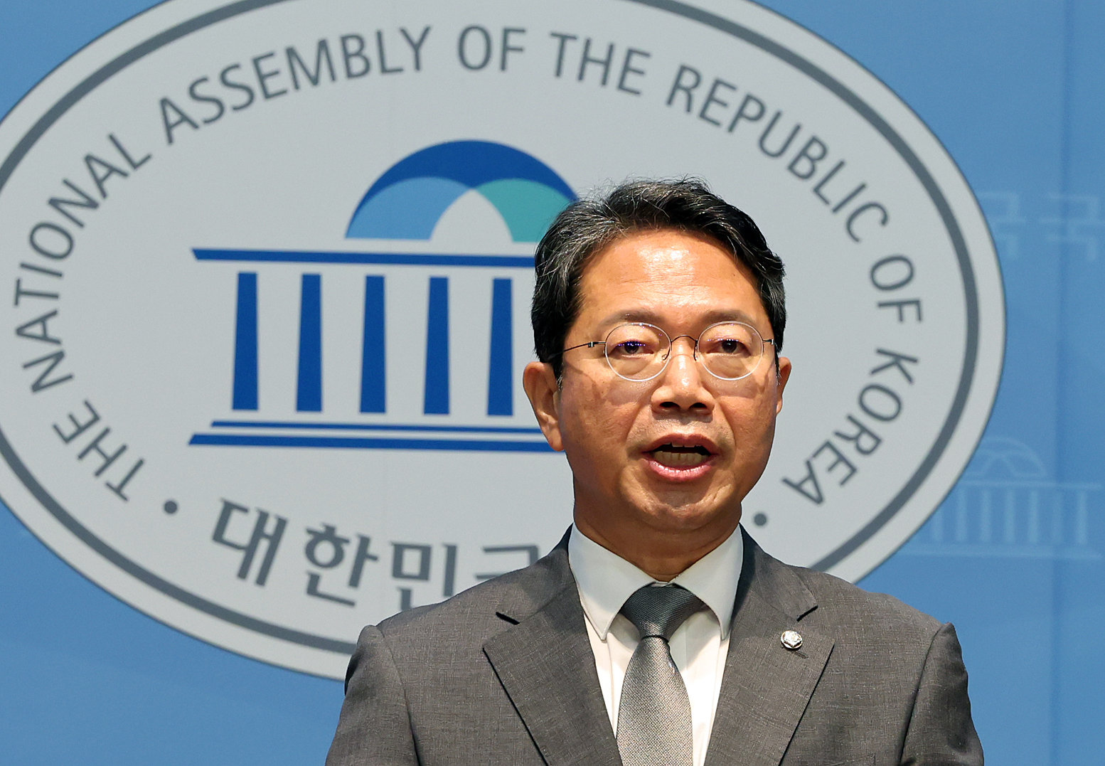 ‘김승원 탄원서’엔 술자리 성추행, 음주운전 등 담겨…靑 “金이 대응할 사안”