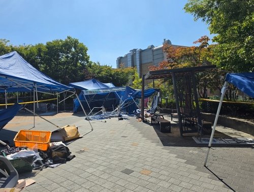 안성 나눔장터 덮친 1t 트럭…자원봉사하던 모자 참변
