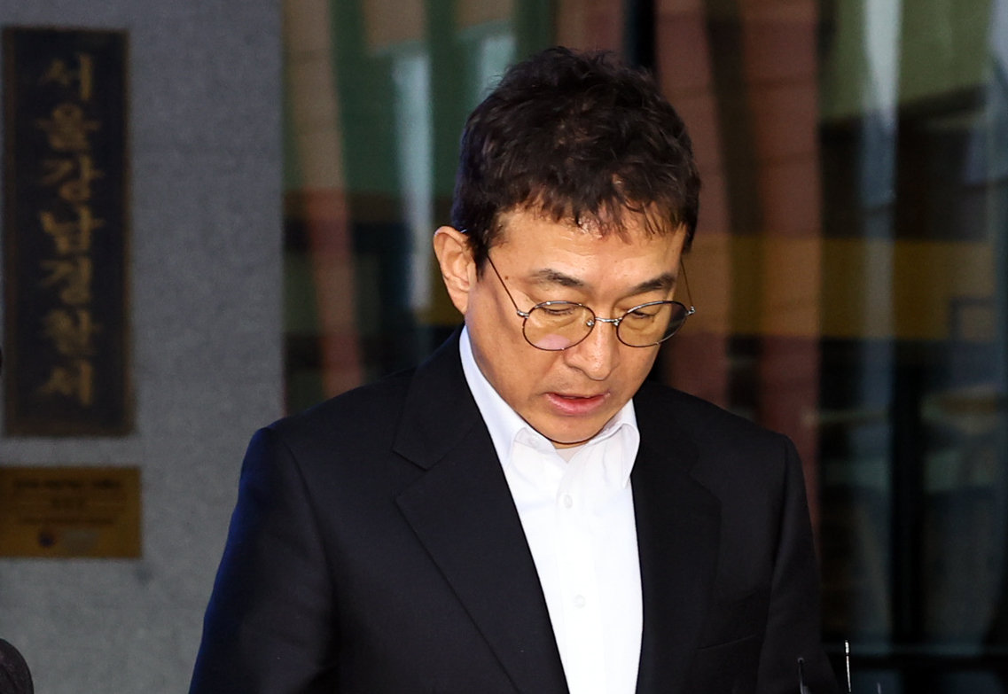 ‘뺑소니 후 술타기’ 혐의 배우 이재룡 첫 재판, 11월로 연기