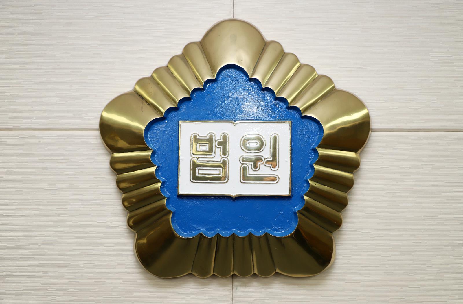 “5000만원 줄게”…14억 가짜 계좌로 20대女 속여 성매매한 60대 징역행