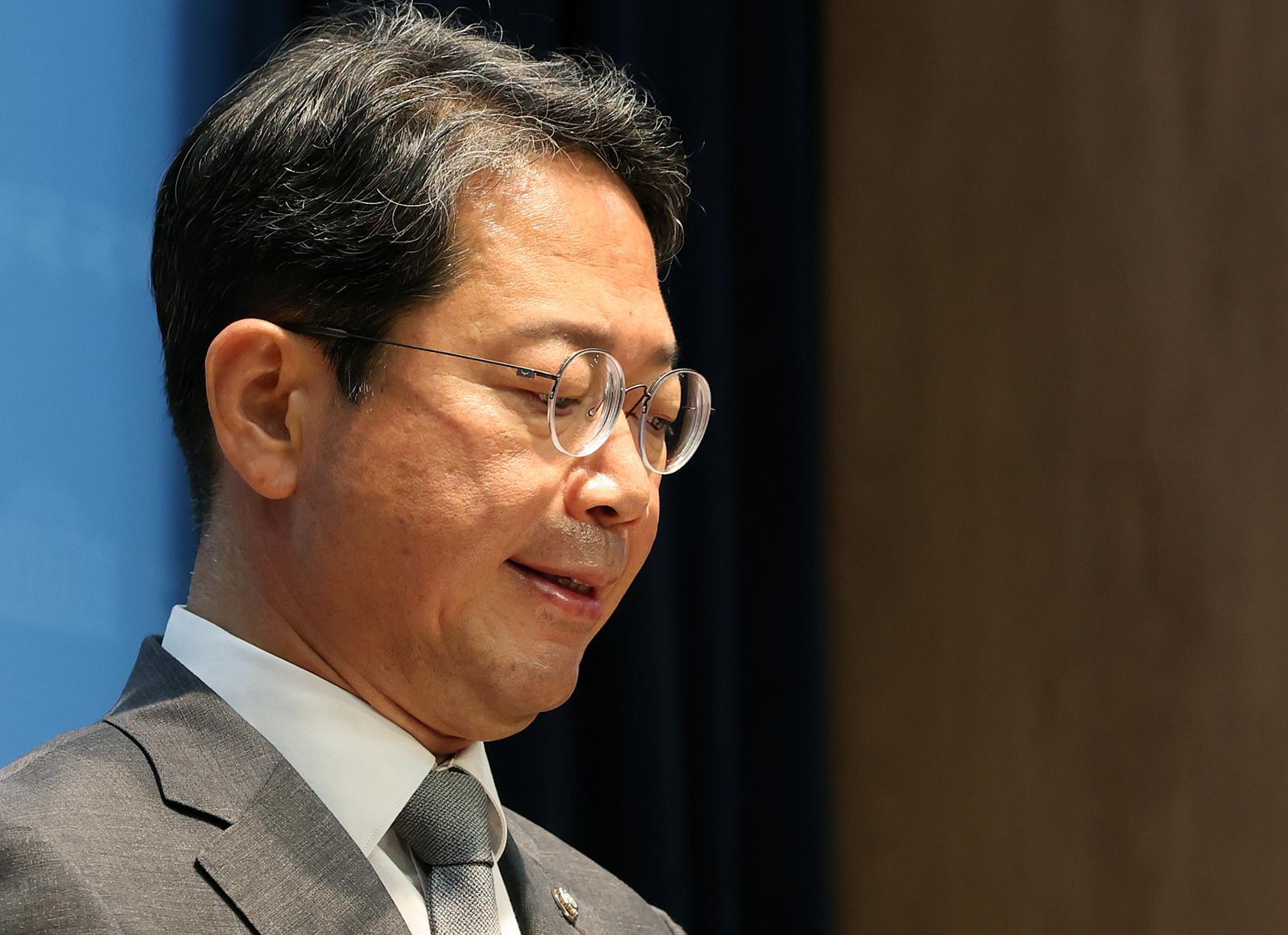 靑, 金 청탁 의혹 묵인하고 탄원서 사실확인 안해… 비선 개입설도