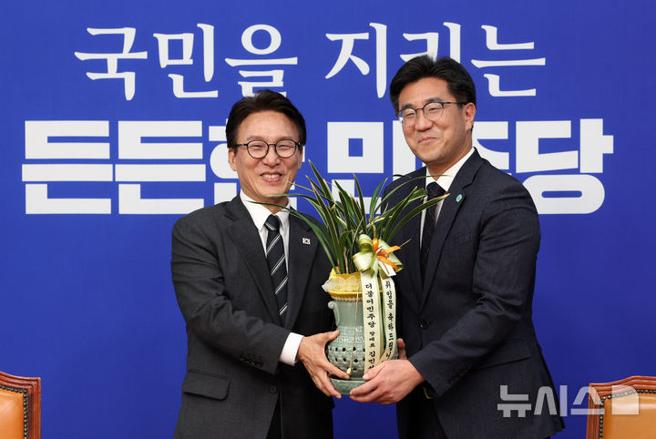김민석, 기본소득당 대표에 “용혜인, 당 지키는 선택한 것 이해”