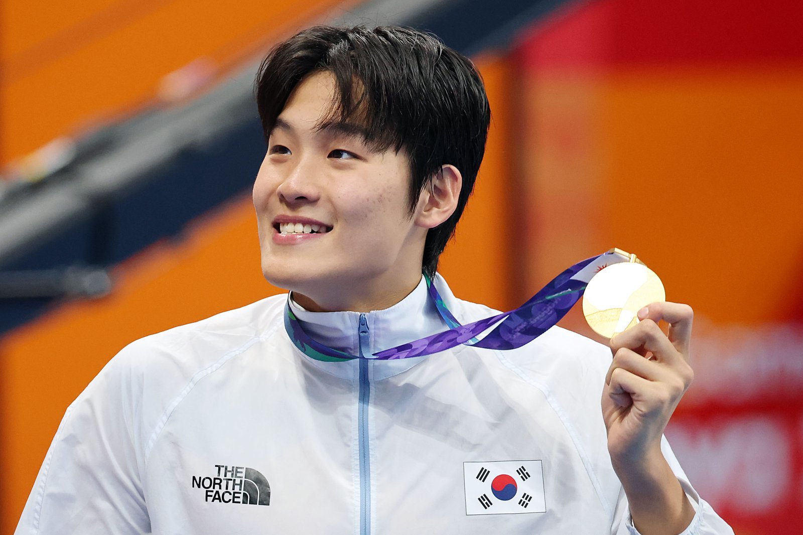 ‘피지컬 괴물’ 김영범, 하루 두차례 대회 신기록 갈아치웠다