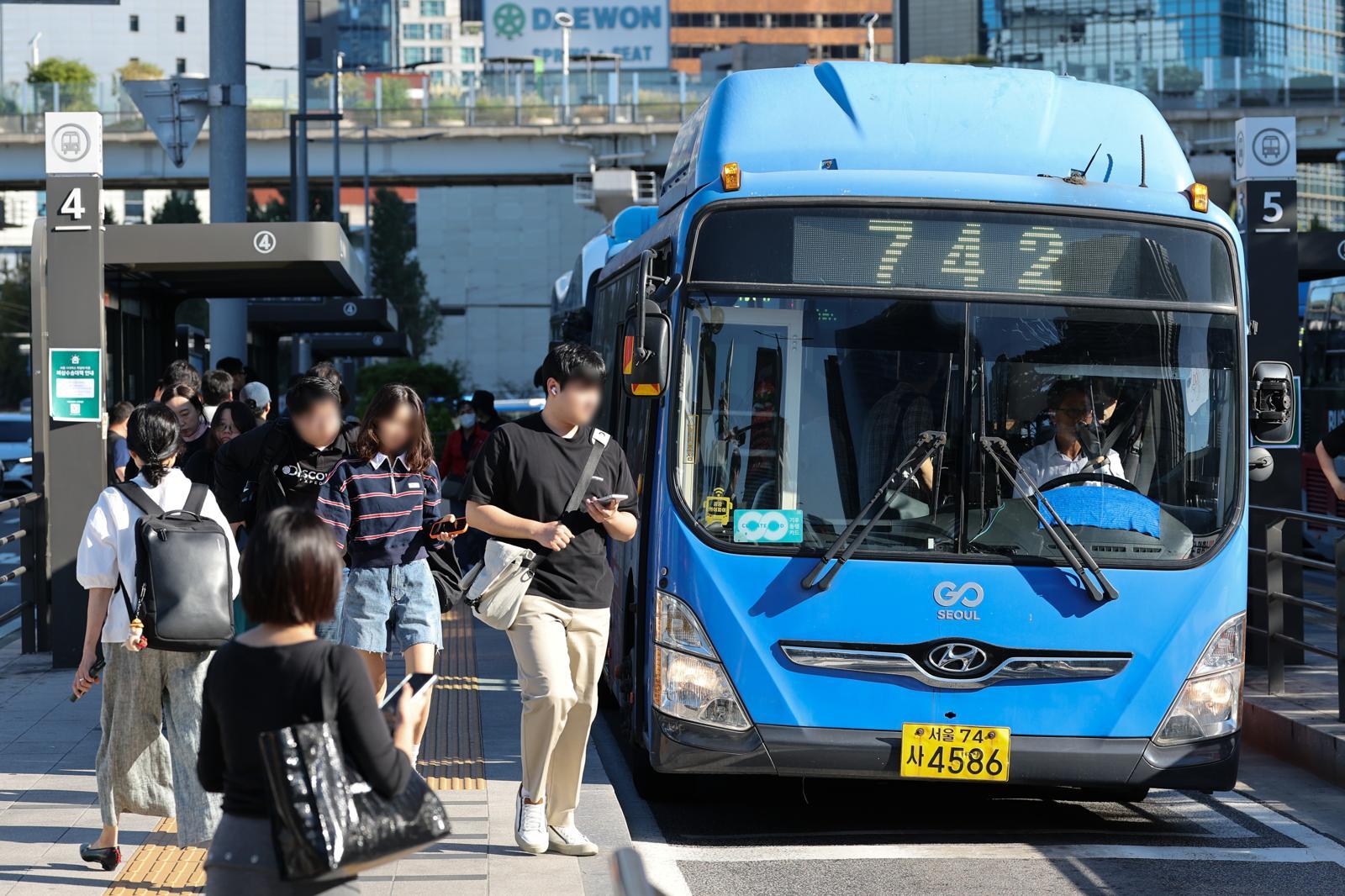 국민 78% “버스파업해도 필수 운행을”