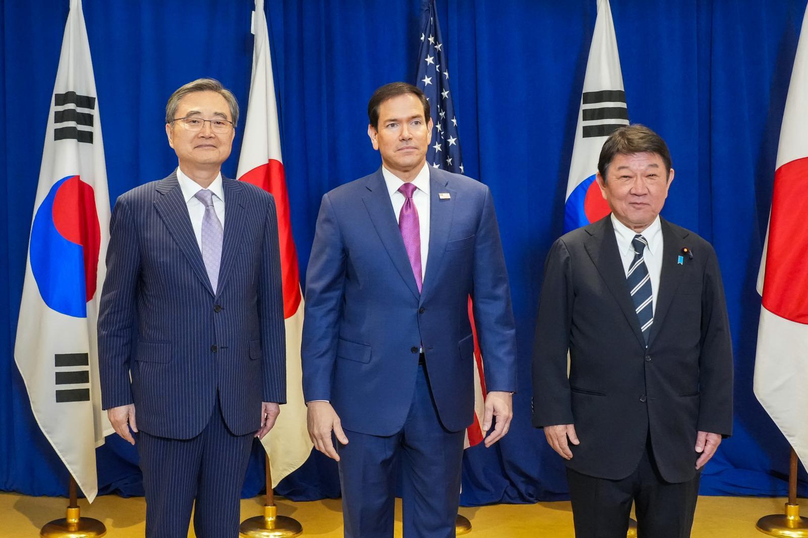 한미일 외교장관 “北의 완전한 비핵화에 대한 의지 재확인”