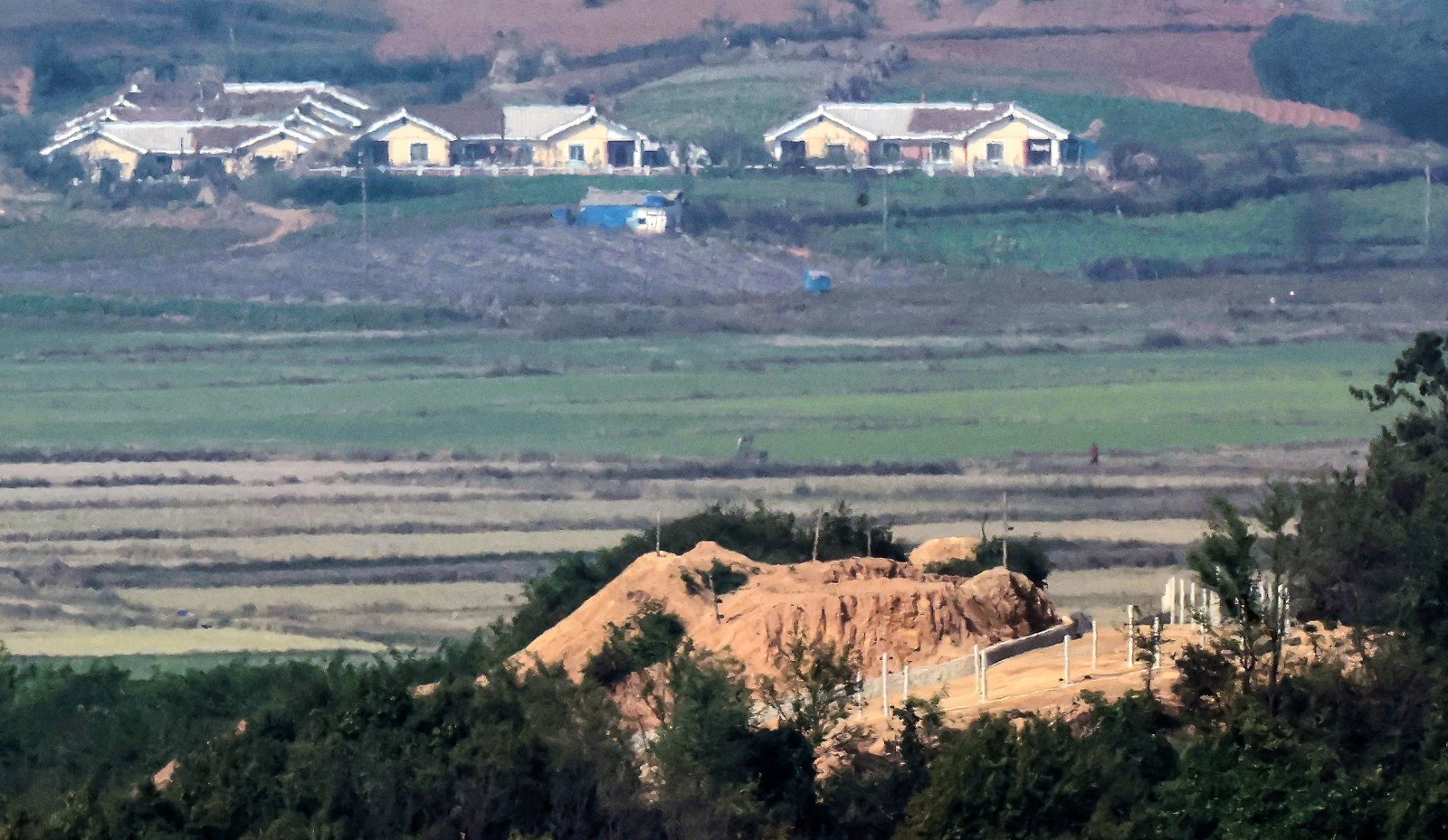 ‘전방 지뢰 폭발’ 사고, MDL 北 지뢰 매설 지역 수색로 개척 중 발생